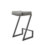 Tabouret de bar sans dossier HomeRoots 26 en similicuir gris et noir et fer forgé à hauteur de comptoir