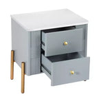Table de Chevet Minimaliste Moderne Whisen avec 2 Tiroirs de Rangement, Poignées et Pieds en Métal Doré, Design Texturé Unique
