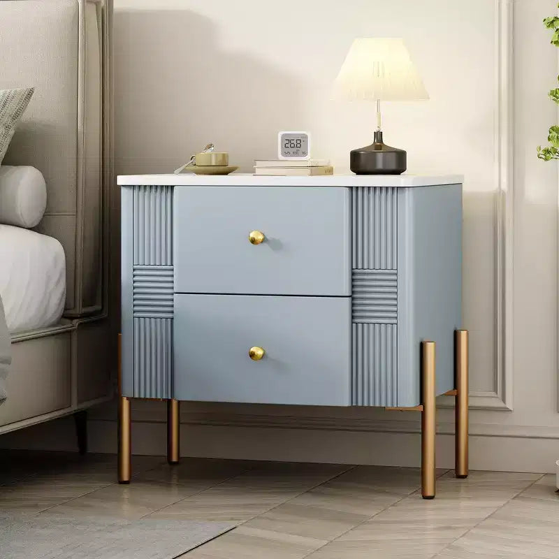 Table de Chevet Minimaliste Moderne Whisen avec 2 Tiroirs de Rangement, Poignées et Pieds en Métal Doré, Design Texturé Unique