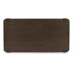 Table basse Breckington de Signature Design by Ashley – Finition en bois brun foncé avec roulettes et étagère de rangement inférieure