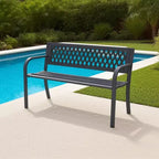 Le banc Dyonery en fer forgé est fabriqué en métal massif et présente un motif géométrique ajouré, le rendant adapté aux jardins, cours et terrasses.