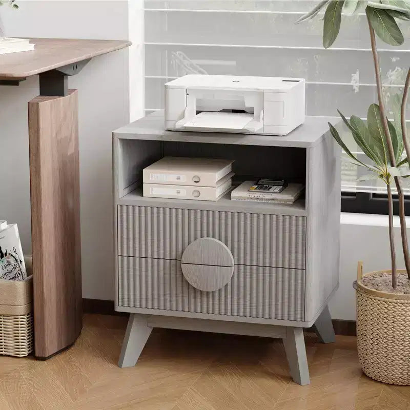 Table de Chevet Cannelée, Table de Nuit Haute en Bois avec Station de Recharge Ports USB et Prises, 2 Tiroirs et Étagère Ouverte, Table d'Appoint Moderne pour Chambre à Coucher