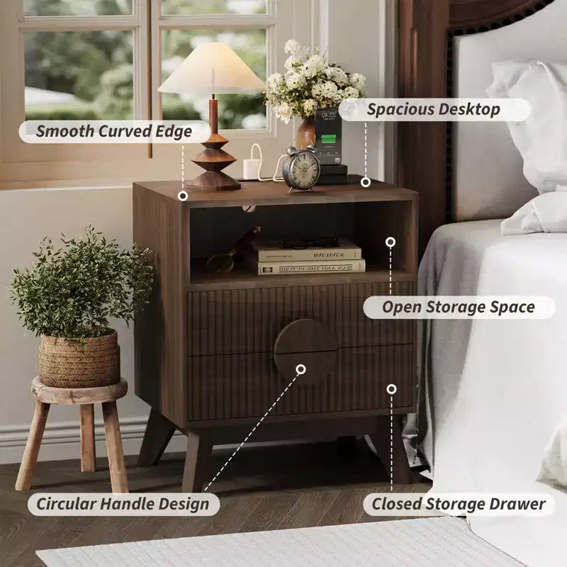 Table de Chevet Cannelée, Table de Nuit Haute en Bois avec Station de Recharge Ports USB et Prises, 2 Tiroirs et Étagère Ouverte, Table d'Appoint Moderne pour Chambre à Coucher