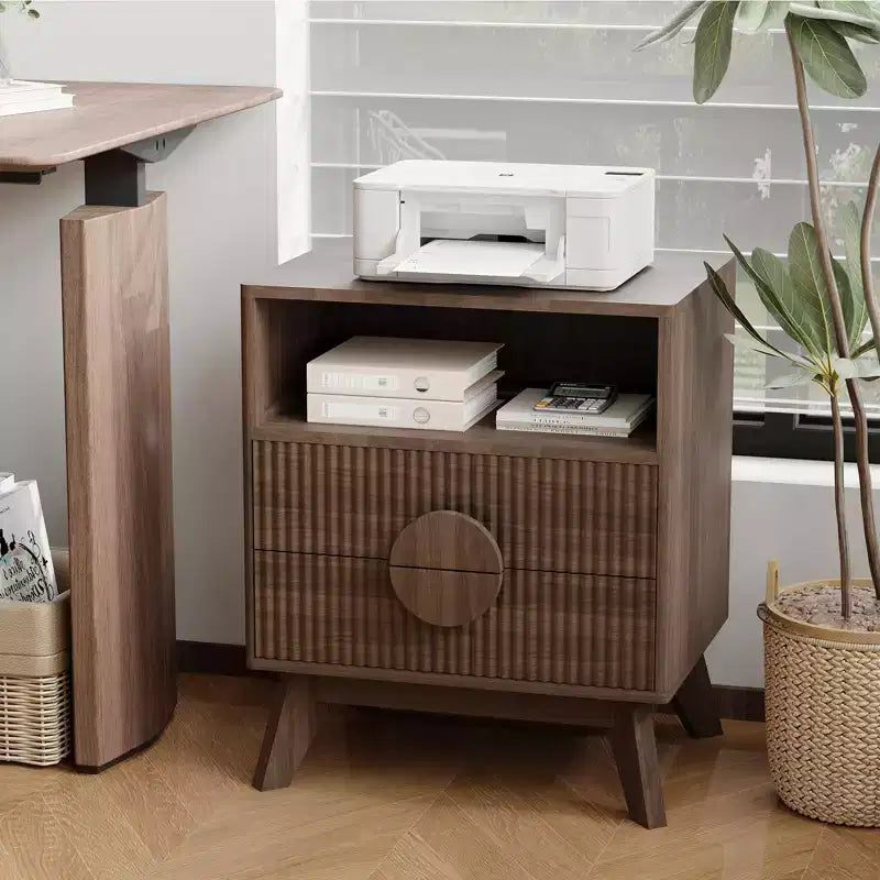 Table de Chevet Cannelée, Table de Nuit Haute en Bois avec Station de Recharge Ports USB et Prises, 2 Tiroirs et Étagère Ouverte, Table d'Appoint Moderne pour Chambre à Coucher