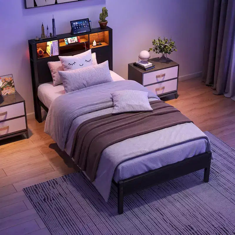 Cadre de lit plateforme moderne double GDFStudio Kian en métal avec tête de lit de rangement, station de charge et lumières LED