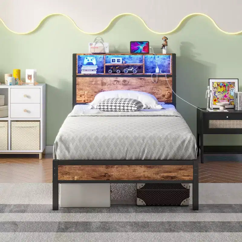 Cadre de lit plateforme moderne double GDFStudio Kian en métal avec tête de lit de rangement, station de charge et lumières LED