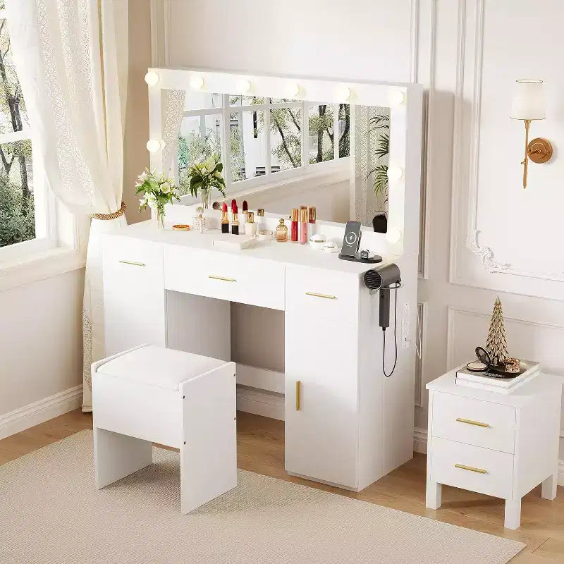 Coiffeuse avec miroir et lumières, Grande coiffeuse de maquillage avec prise de courant et tabouret, Coiffeuse blanche pour chambre à coucher et dressing