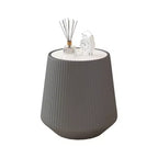 Table d'appoint ronde moderne avec finition en cuir PU, dessus en pierre frittée blanche, table d'appoint élégante pour le salon ou les petits espaces - Panipeachy