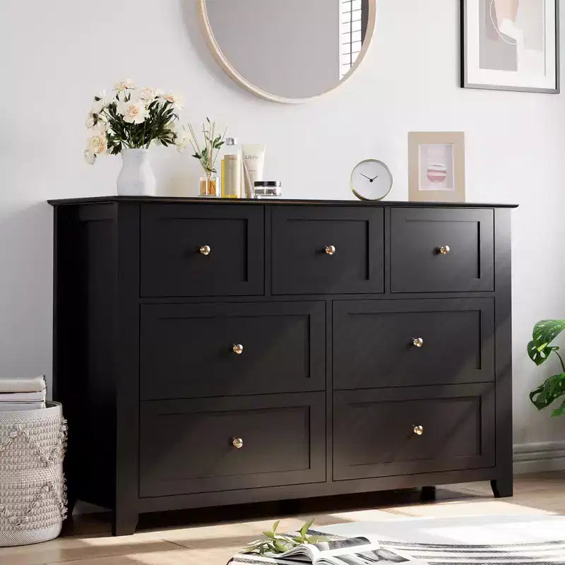 Modern 7-Drawer Wide Dresser with Metal Knobs, Wood Storage Chest for Bedroom, Hallway, or Entryway Organization