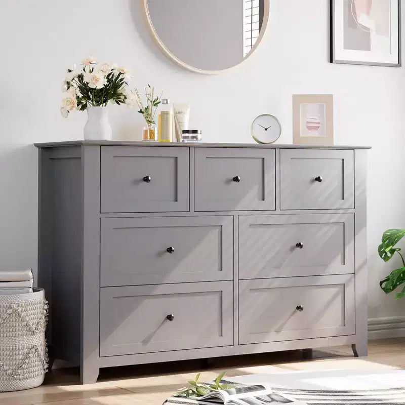 Commode moderne large à 7 tiroirs avec poignées métalliques, meuble de rangement en bois pour chambre à coucher, couloir ou entrée