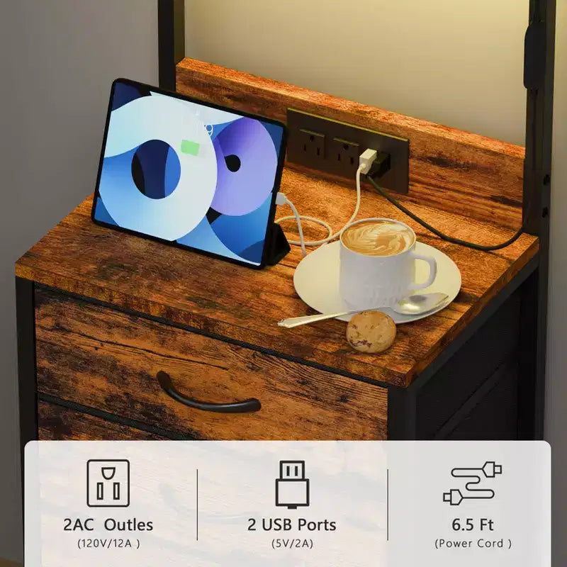Table de chevet moderne marron avec lumières LED, station de recharge, ports USB, 4 tiroirs en tissu, 4 étagères de rangement, table d'appoint haute.