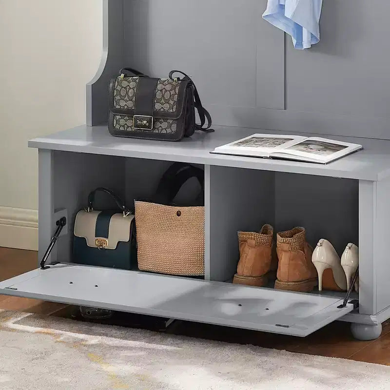 Meuble d'entrée avec banc porte-chaussures, patères et étagères ouvertes pour le rangement et l'organisation de l'entrée