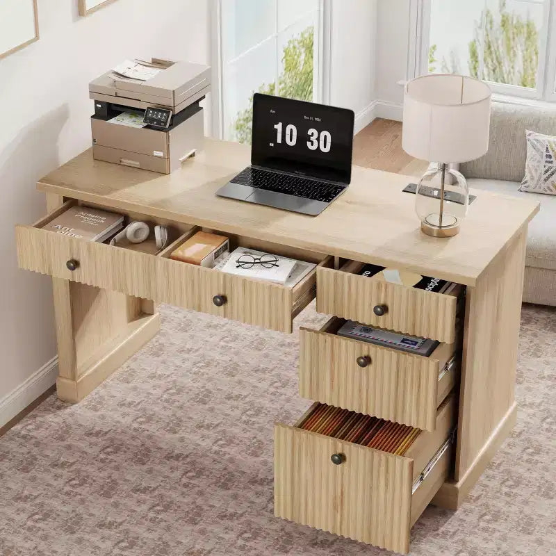 Bureau de direction moderne cannelé 54" - Table d'ordinateur en bois avec tiroirs de classement, armoire de rangement et station de charge - Pour bureau à domicile ou petits espaces