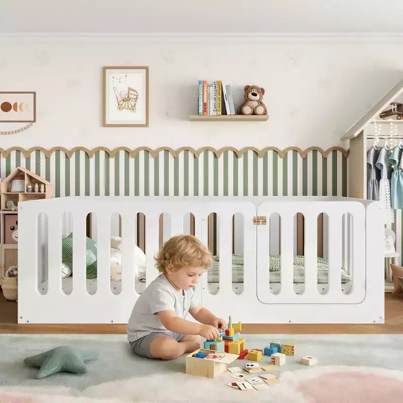 Lit au sol Montessori une place avec barrière haute et porte, lit pour enfant en bois massif, design à profil bas, blanc