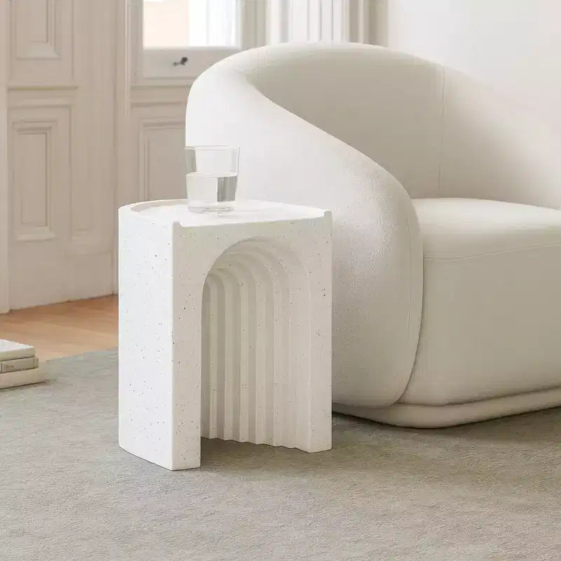 Table d'appoint Meridian Furniture Avenda