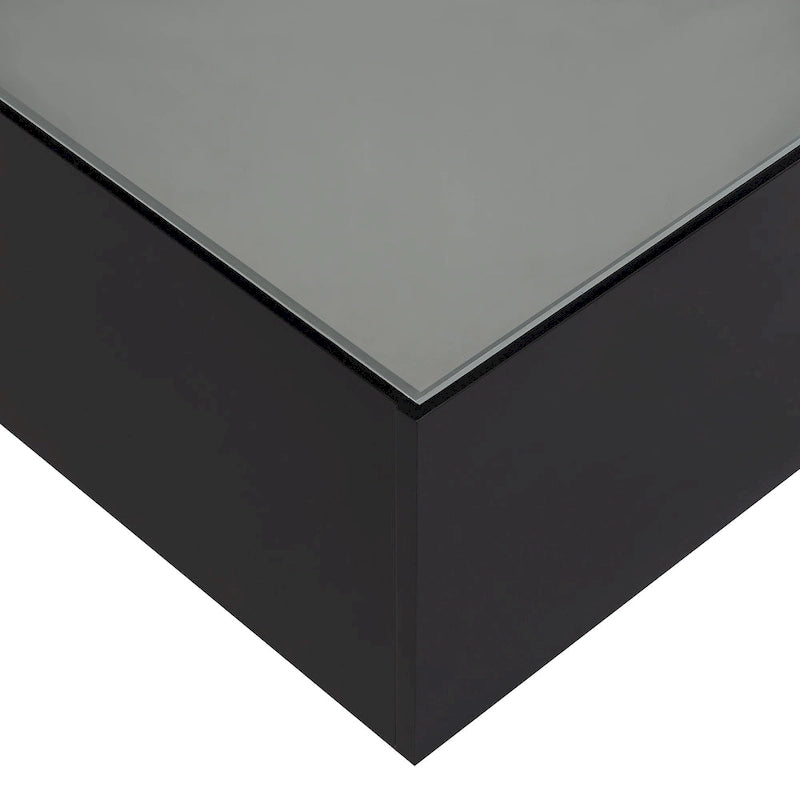 Table basse carrée laquée brillante