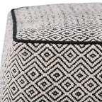 Pouf d'inspiration marocaine WyndenHall Dougan Square en coton noir/naturel : Rembourré, aucun assemblage, nettoyer les taches.