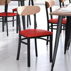 Chaise de salle à manger commerciale Flash Furniture Wright avec cadre en acier de 227 kg de capacité, assise en bois massif et dossier boomerang