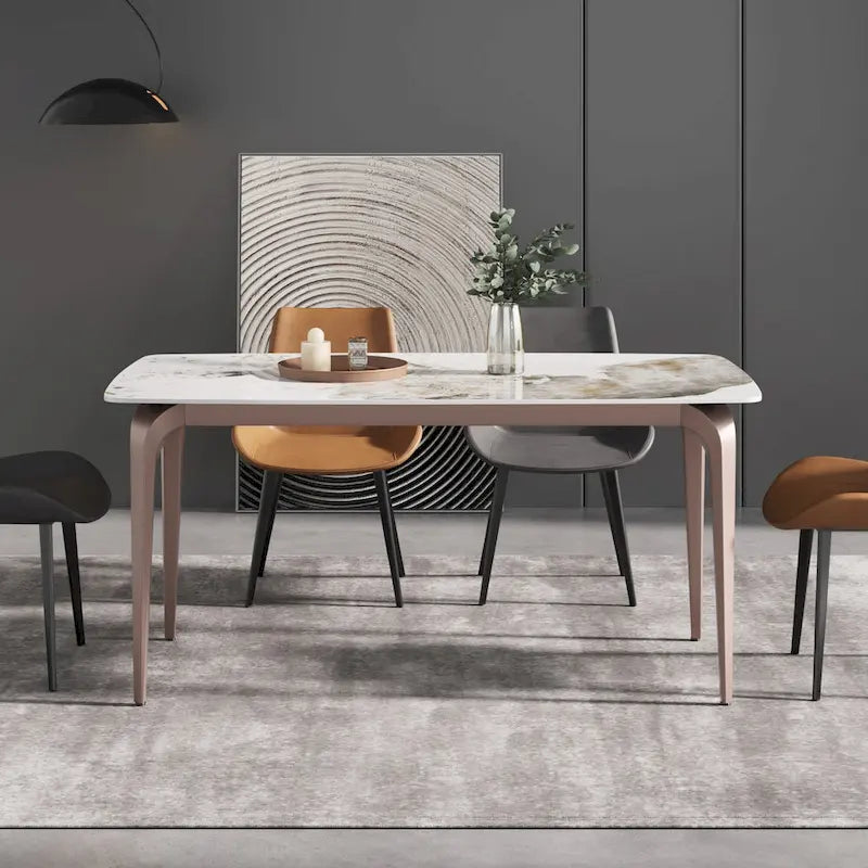 Table à manger moderne en ardoise, plateau en pierre frittée motif Pandora et pieds en métal.
