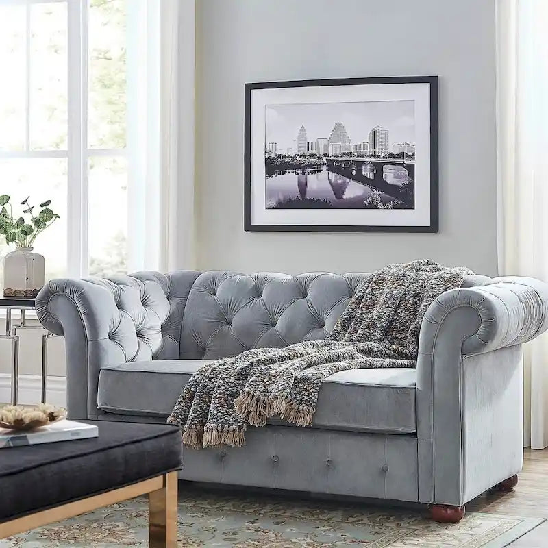Causeuse capitonnée à accoudoirs arrondis Chesterfield Knightsbridge par iNSPIRE Q Artisan