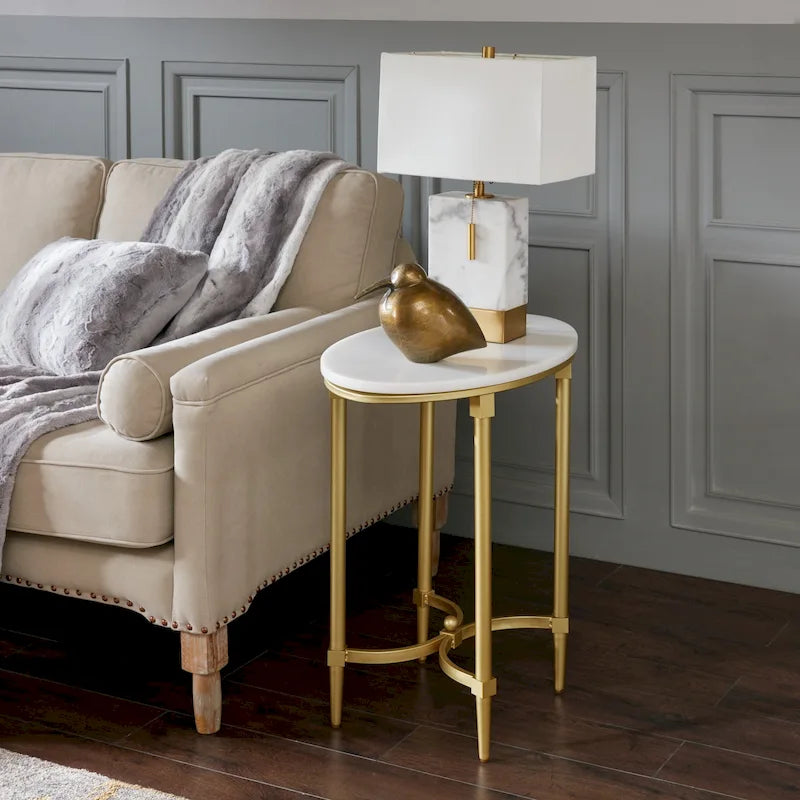 Table d'appoint ovale en métal finition or de Madison Park Signature Bordeaux avec plateau en marbre blanc