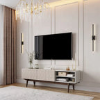 Meuble TV Living Skog Kelly pour téléviseurs jusqu'à 65 po avec pieds en bois au design scandinave moderne du milieu du siècle