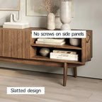 Meuble TV Living Skog Kelly pour téléviseurs jusqu'à 65 po avec pieds en bois au design scandinave moderne du milieu du siècle