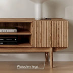 Meuble TV Living Skog Kelly pour téléviseurs jusqu'à 65 po avec pieds en bois au design scandinave moderne du milieu du siècle