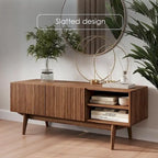Meuble TV Living Skog Kelly pour téléviseurs jusqu'à 65 po avec pieds en bois au design scandinave moderne du milieu du siècle