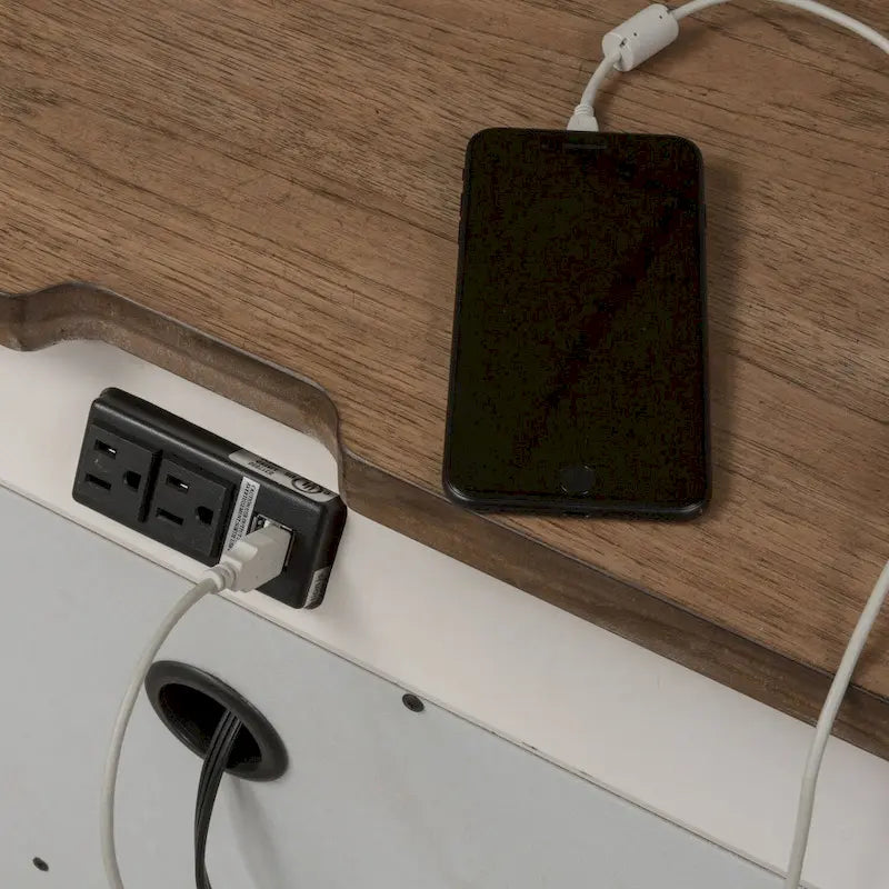 Table de chevet 3 tiroirs Farmhouse Reimagined avec station de charge