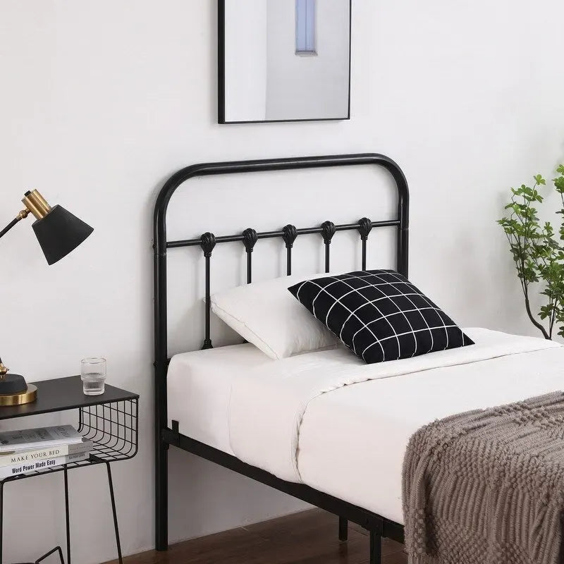 Cadre de lit en fer à couche unique avec décoration coquille noire