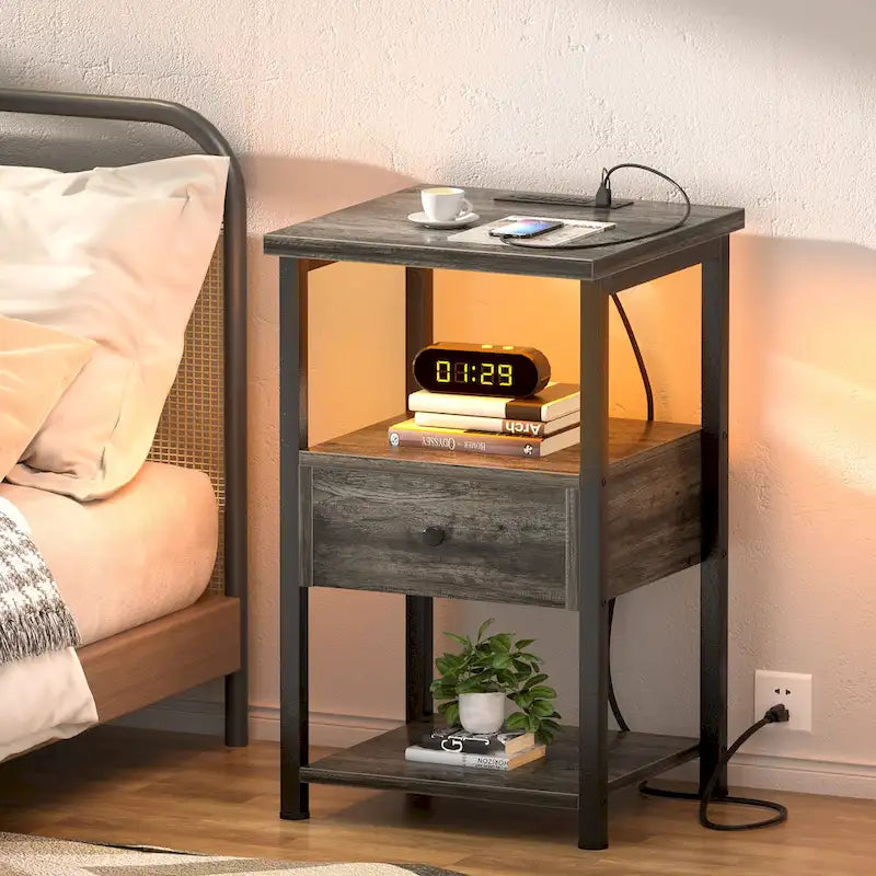 Lot de 2 tables de chevet avec station de charge et lumière LED, table d'appoint avec tiroirs