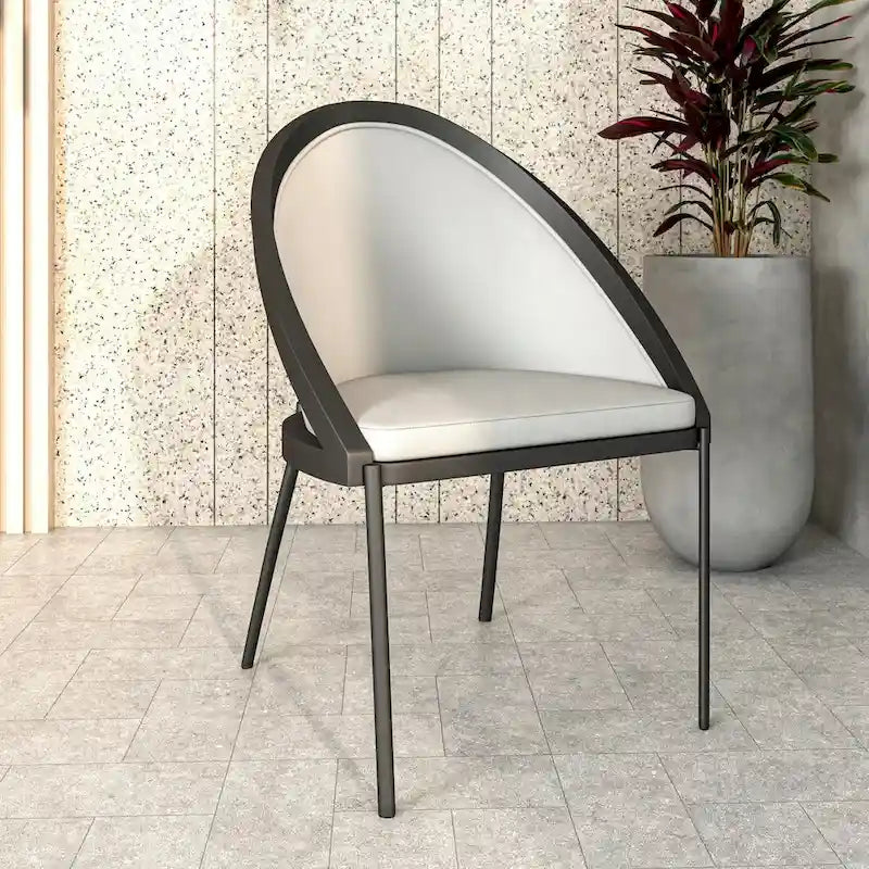 Chaise de salle à manger Urbane en similicuir et pieds en acier thermolaqué par LeisureMod