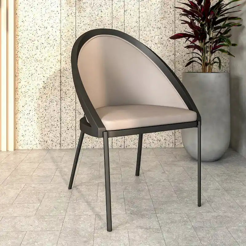 Chaise de salle à manger Urbane en similicuir et pieds en acier thermolaqué par LeisureMod