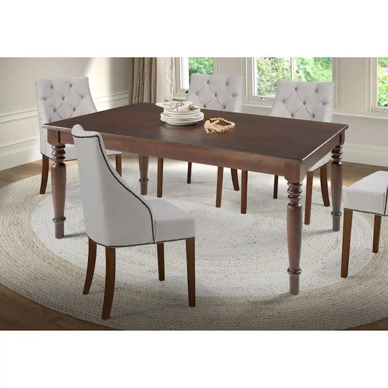 La table de salle à manger SandRidge au design « maison de plage »